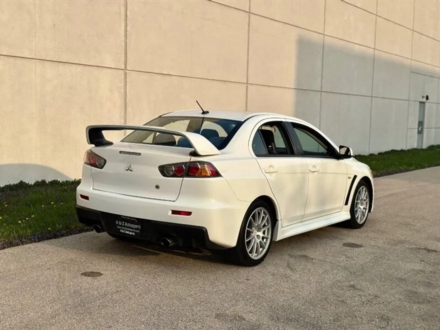 2010 Mitsubishi Lancer Evolution GSR photo 8