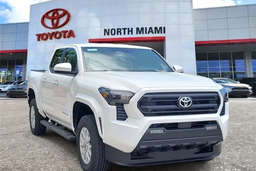 2025 Toyota Tacoma SR5 photo 1
