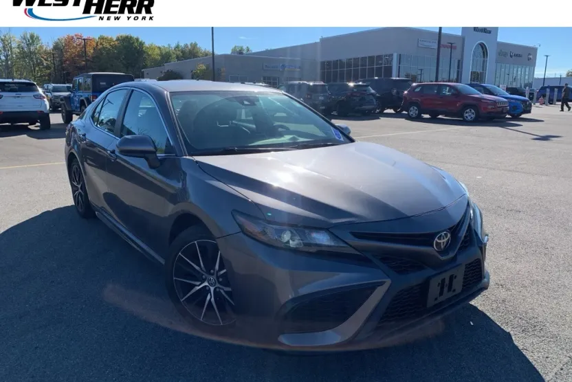 2021 Toyota Camry SE photo 1