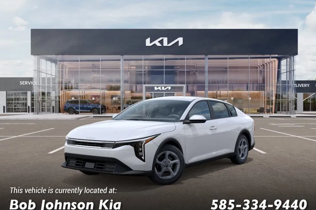 2025 Kia K4 LXS photo 1