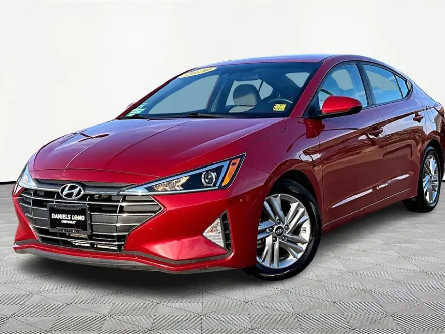 2020 Hyundai Elantra SEL photo 1