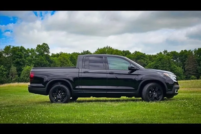 2019 Honda Ridgeline Black Edition photo 1