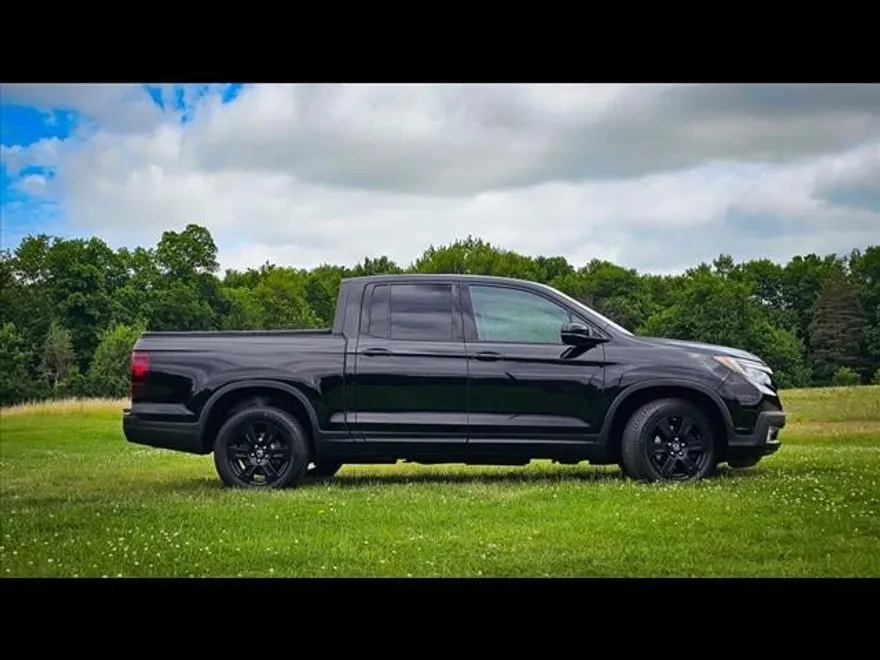 2019 Honda Ridgeline Black Edition photo 1