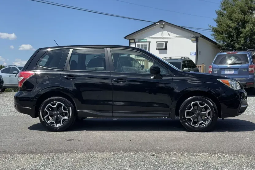 2015 Subaru Forester photo 1