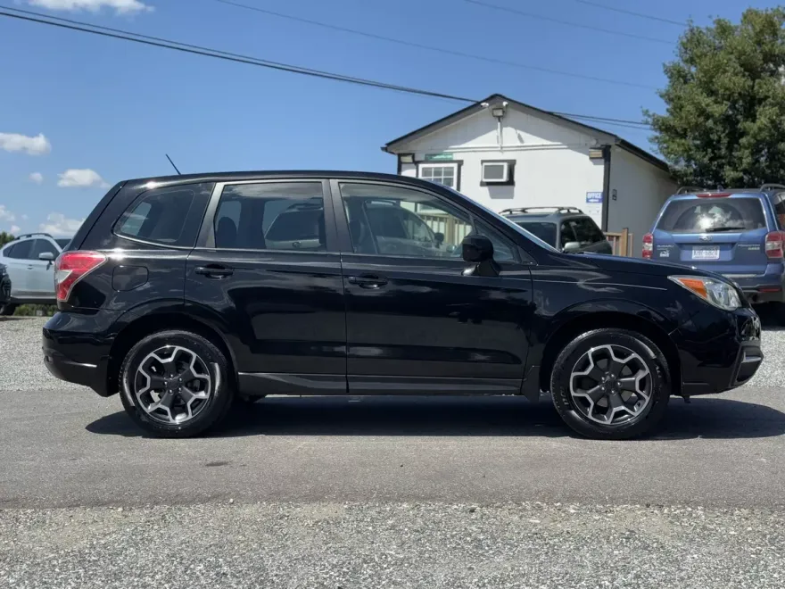 2015 Subaru Forester photo 1