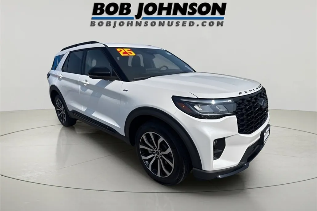 2025 Ford Explorer ST-Line photo 1