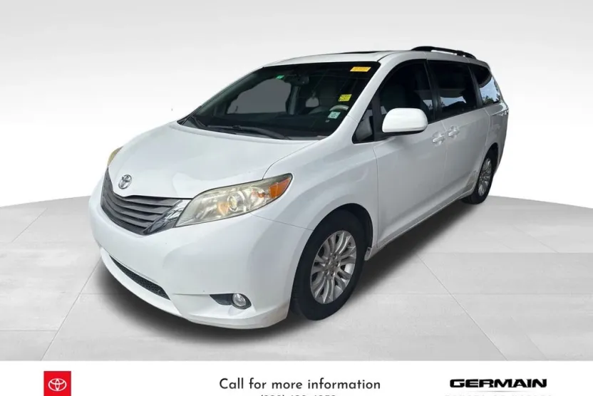 2014 Toyota Sienna XLE photo 1