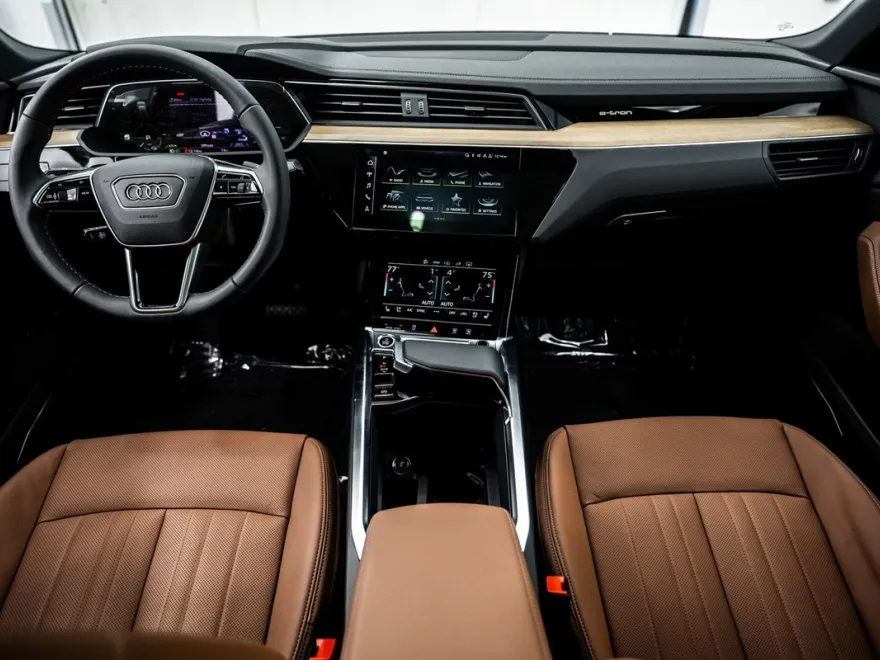2024 Audi Q8 E-tron line Premium Plus photo 8