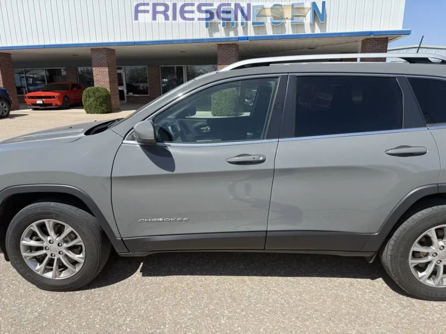 2021 Jeep Cherokee Latitude Lux photo 2