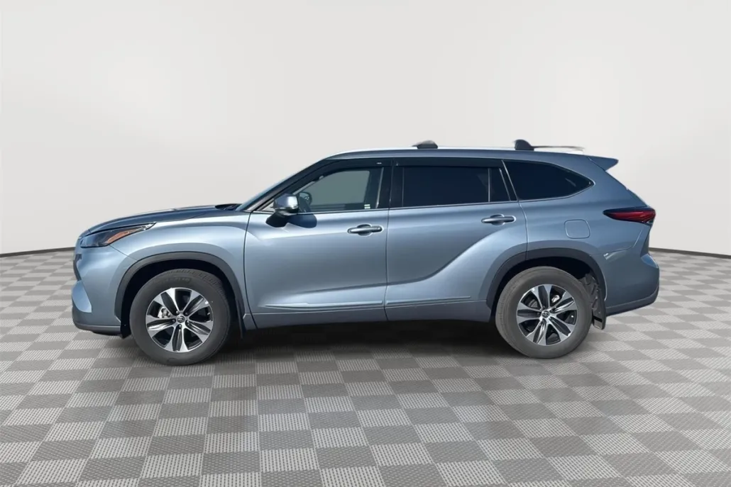 2022 Toyota Highlander XLE photo 1