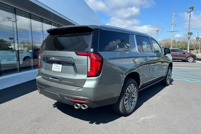 2023 Gmc Yukon XL Denali Ultimate photo 1