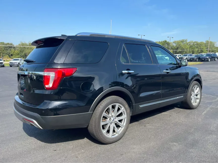 2017 Ford Explorer Limited photo 1