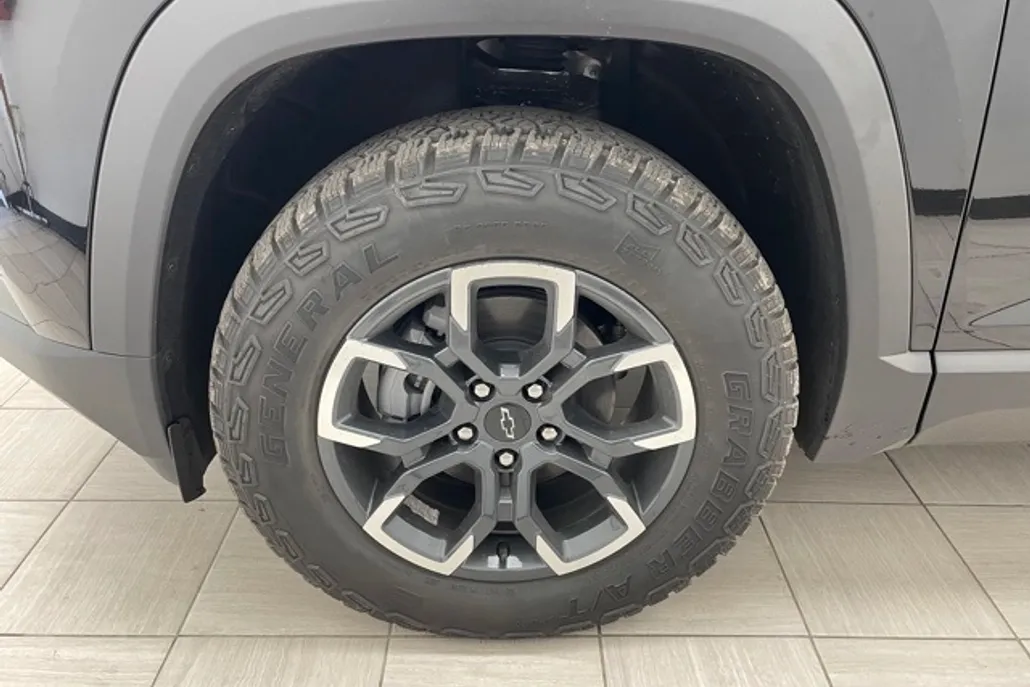 2026 Chevrolet Equinox ACTIV photo 1