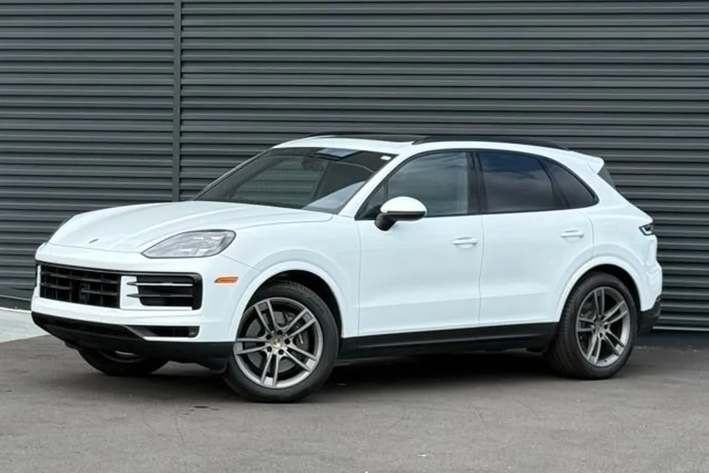 2024 Porsche Cayenne photo 1