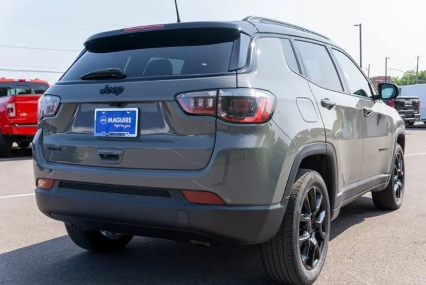 2023 Jeep Compass Altitude photo 1