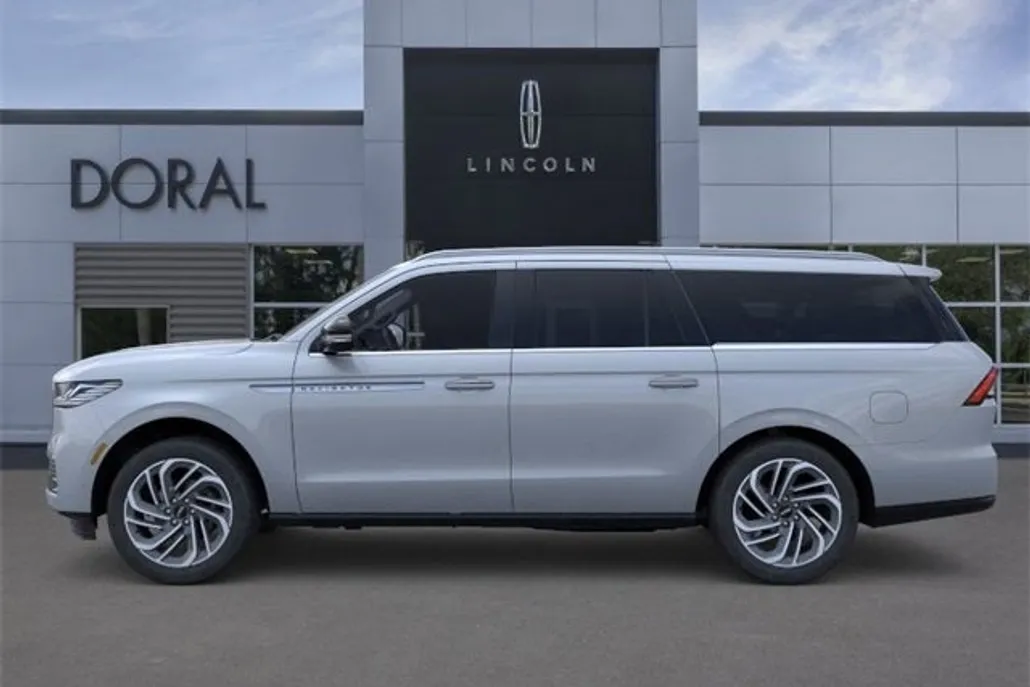 2025 Lincoln Navigator L Reserve photo 1