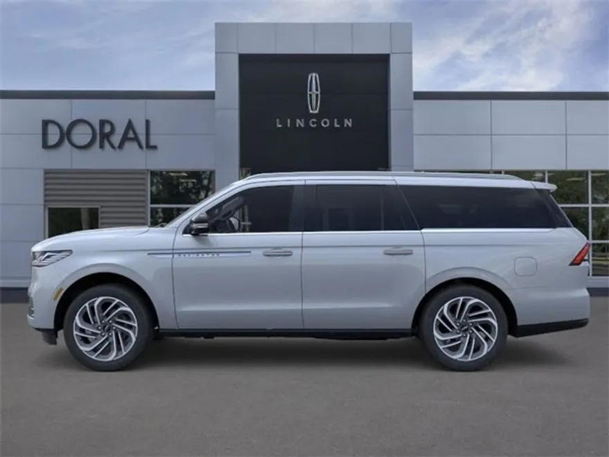 2025 Lincoln Navigator L Reserve photo 1