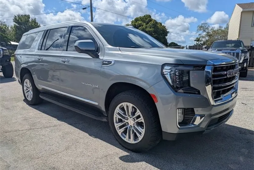 2023 Gmc Yukon XL SLT photo 1