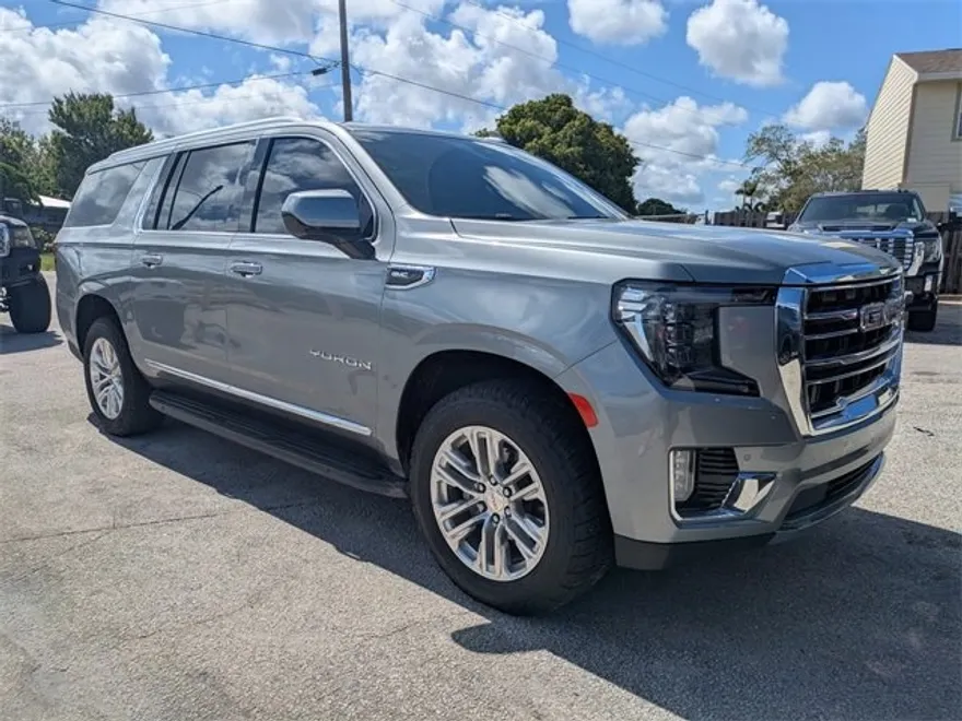 2023 Gmc Yukon XL SLT photo 1