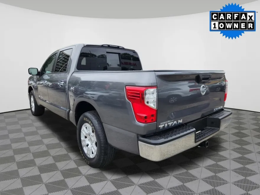 2019 Nissan Titan SV photo 1