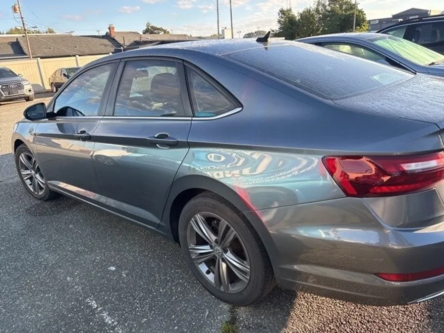 2021 Volkswagen Jetta R-Line photo 1