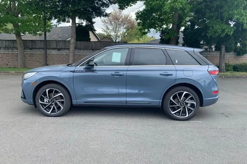 2025 Lincoln Corsair Grand Touring photo 1
