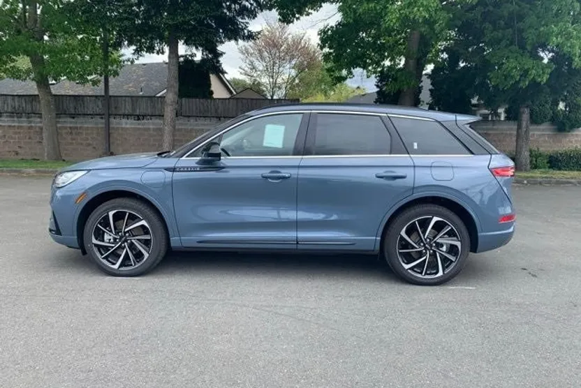 2025 Lincoln Corsair Grand Touring photo 1