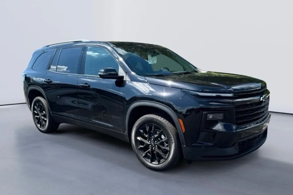 2024 Chevrolet Traverse 2LT photo 1