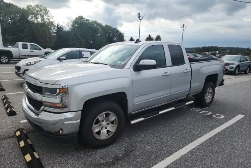 2019 Chevrolet Silverado LT photo 1