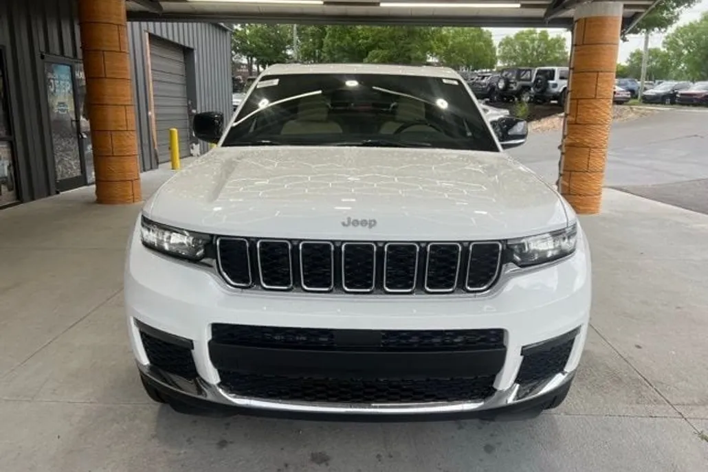 2025 Jeep Grand Cherokee Limited photo 1