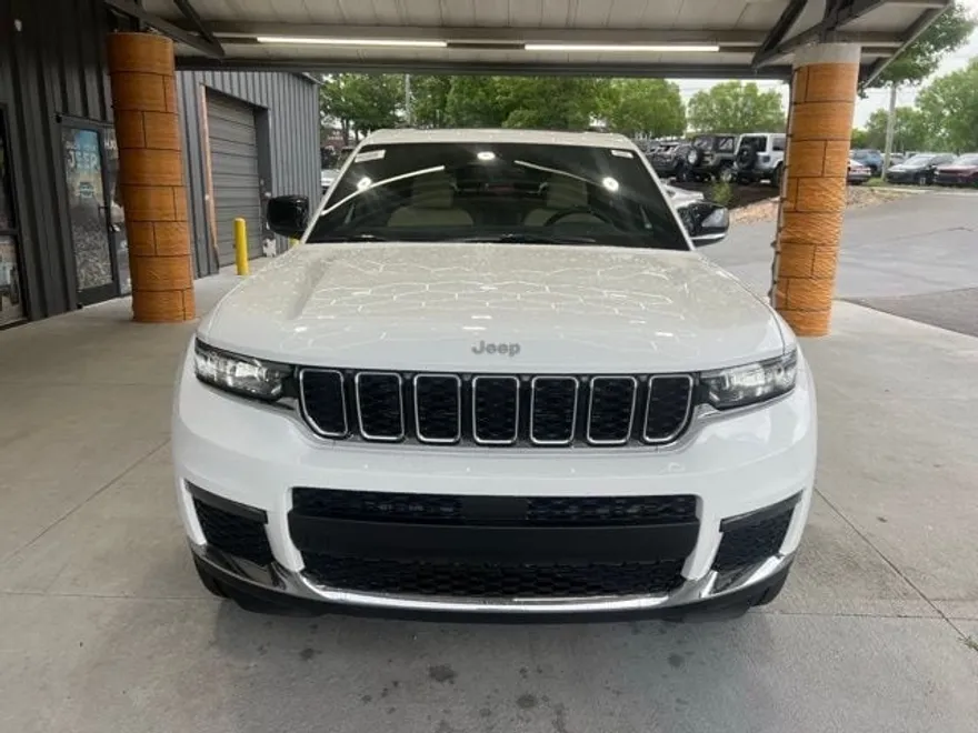 2025 Jeep Grand Cherokee Limited photo 1
