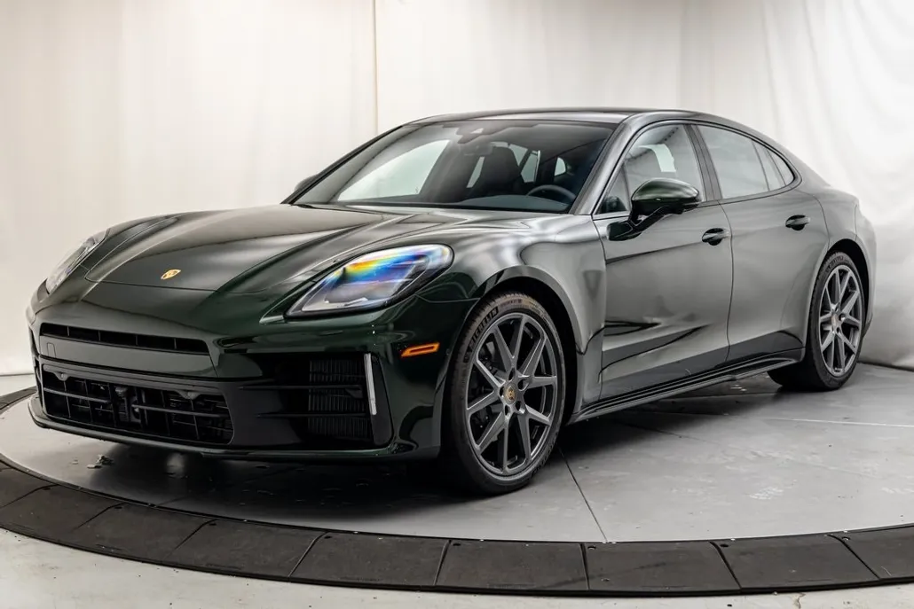 2024 Porsche Panamera 4 photo 1