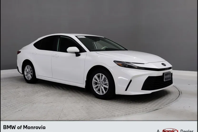 2025 Toyota Camry LE photo 1
