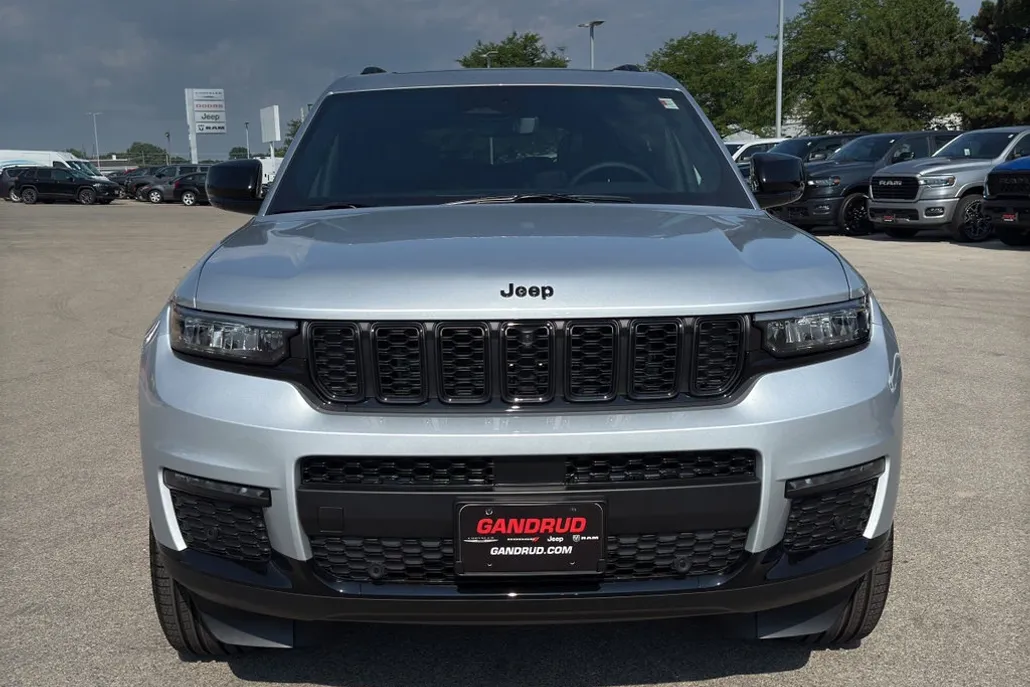 2025 Jeep Grand Cherokee Limited photo 1