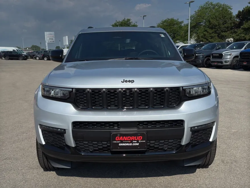 2025 Jeep Grand Cherokee Limited photo 1