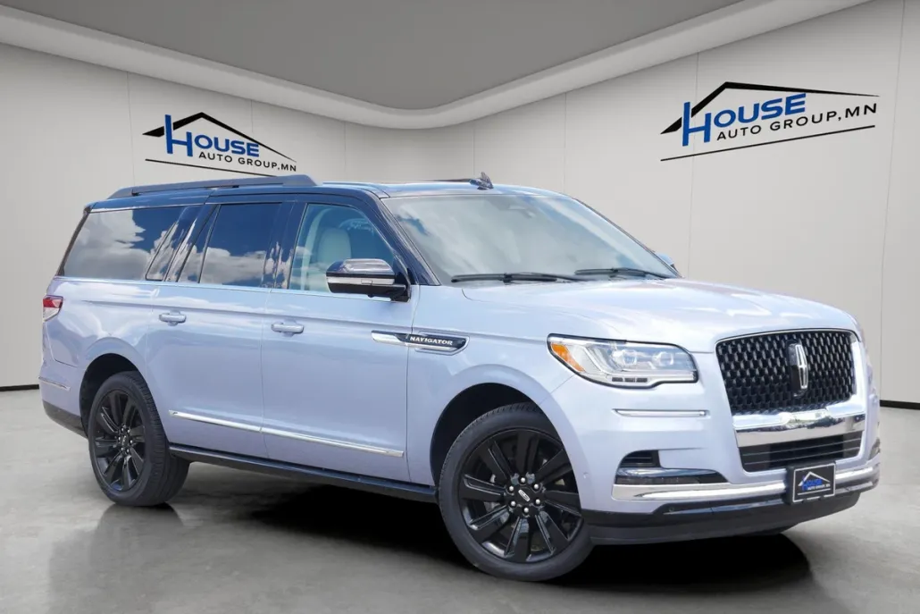 2024 Lincoln Navigator Black Label photo 1