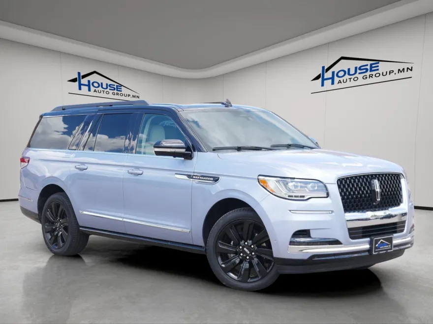 2024 Lincoln Navigator Black Label photo 1