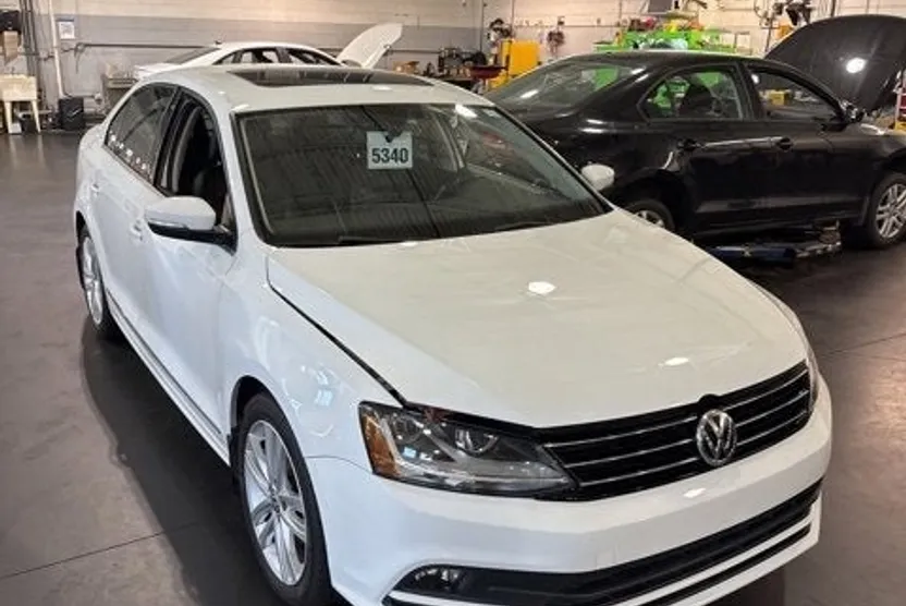 2017 Volkswagen Jetta 1.8T SEL photo 1