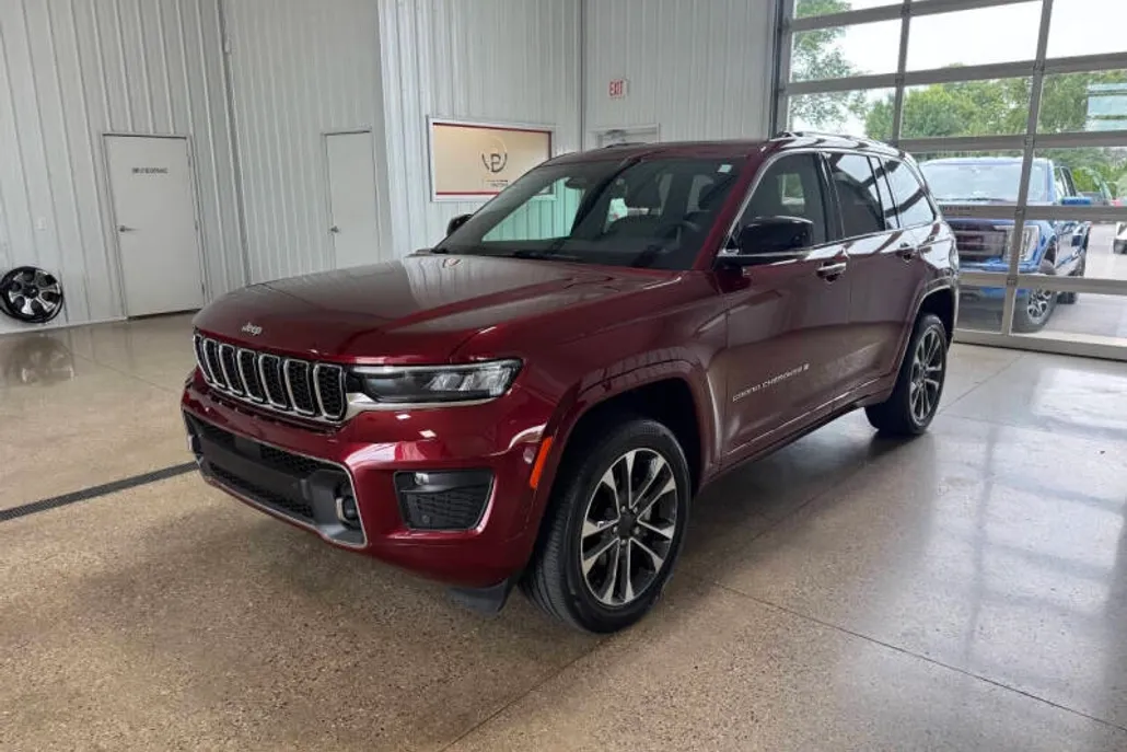 2022 Jeep Grand Cherokee Overland photo 1
