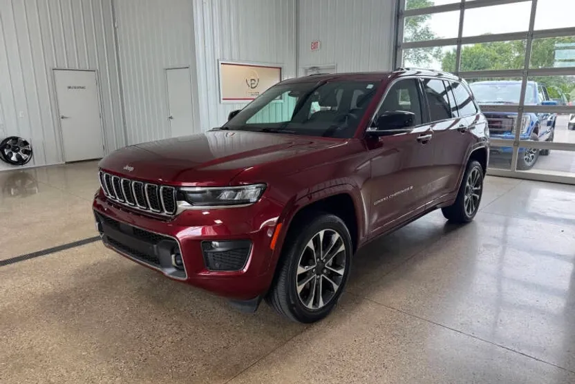 2022 Jeep Grand Cherokee Overland photo 1