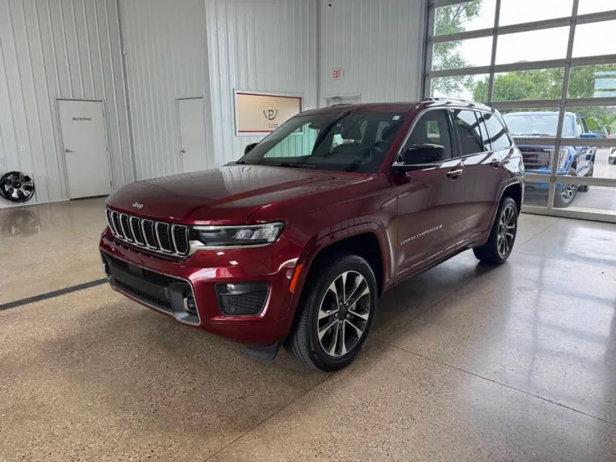 2022 Jeep Grand Cherokee Overland photo 1