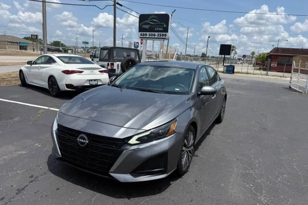 2023 Nissan Altima 2.5 SV photo 1