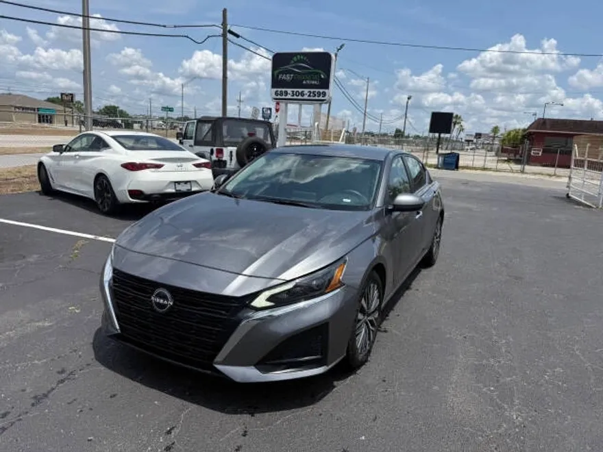 2023 Nissan Altima 2.5 SV photo 1