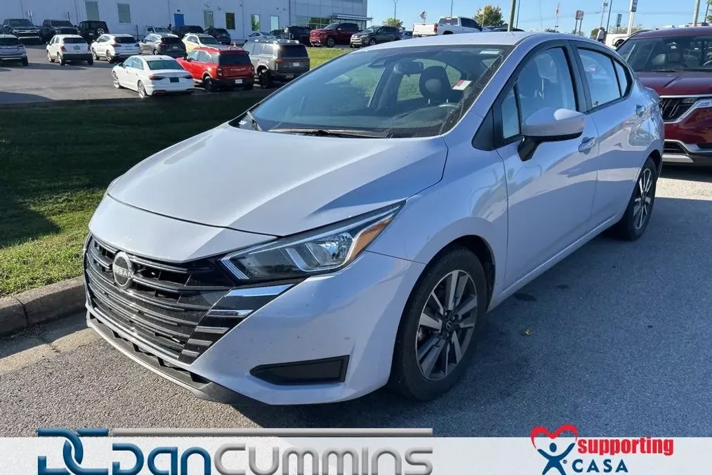 2023 Nissan Versa SV photo 1