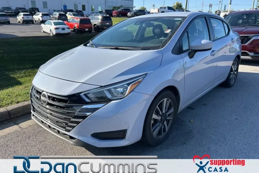 2023 Nissan Versa SV photo 1