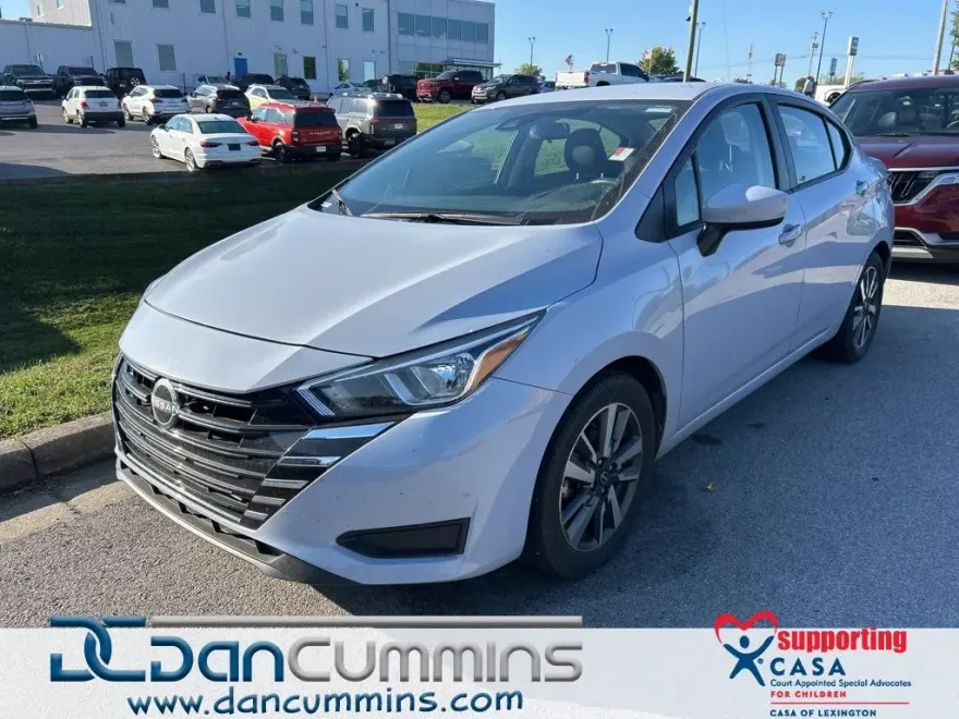 2023 Nissan Versa SV photo 1
