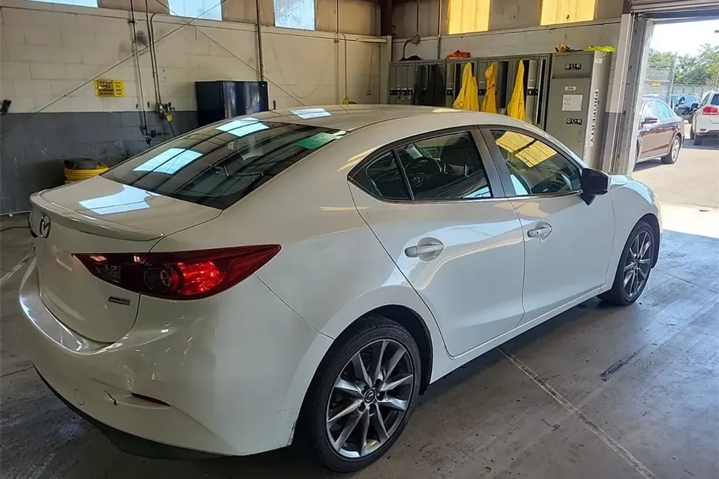 2018 Mazda Mazda3 Touring photo 1