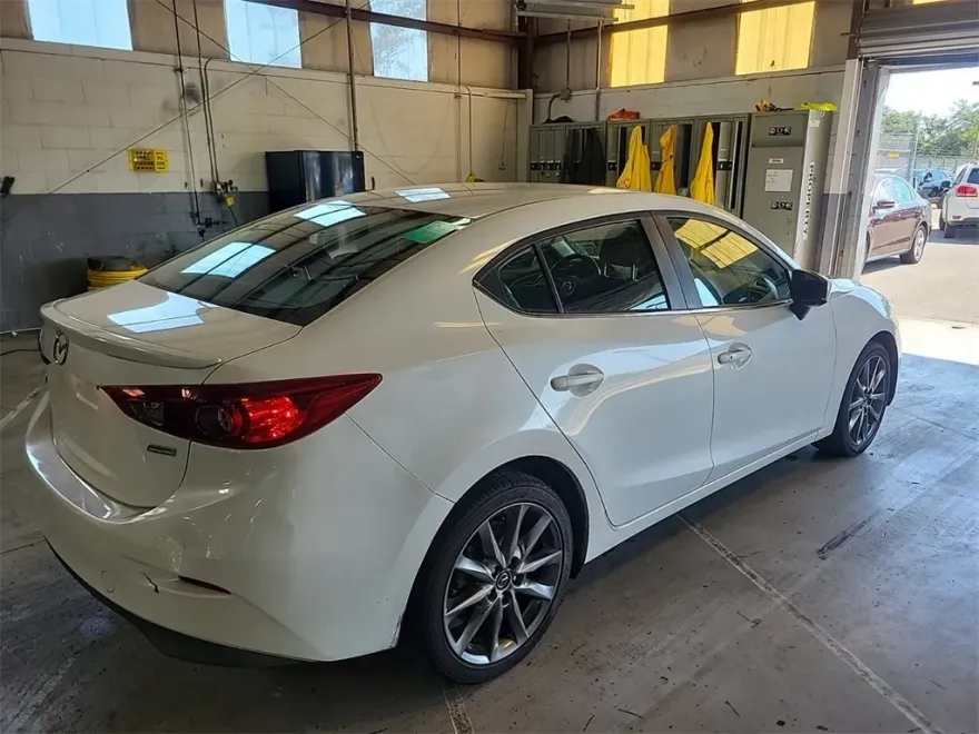 2018 Mazda Mazda3 Touring photo 1