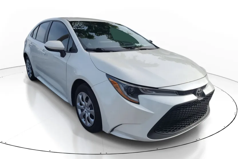 2020 Toyota Corolla LE photo 1