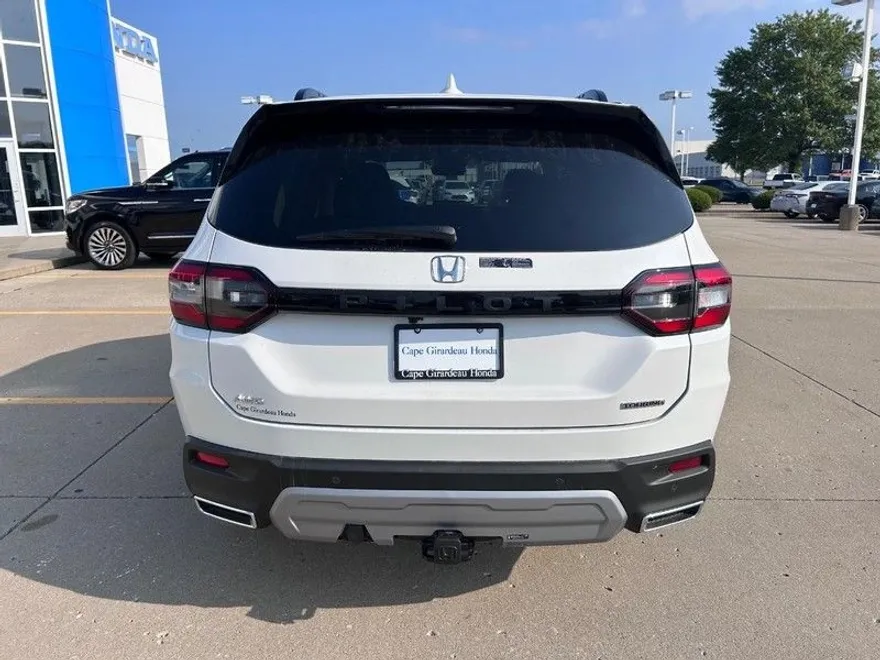 2025 Honda Pilot Touring photo 1